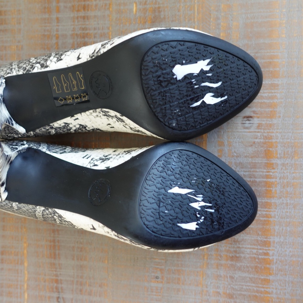 MICHAEL Michael Kors Snake Print Pumps - Picture 9 of 10